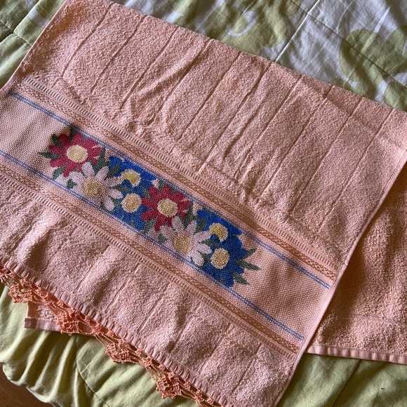 Hand embroidered towel - Picture 1 of 5